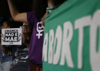 Sociedade pediátrica é contra projeto que dificulta aborto legal