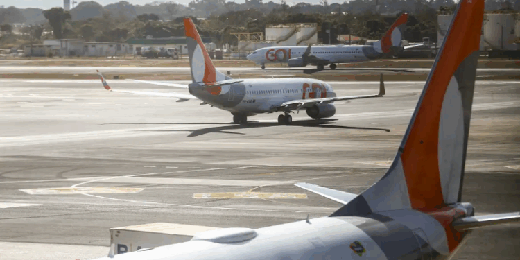 Azul e Gol assinam acordo para avaliar fusão entre as aéreas