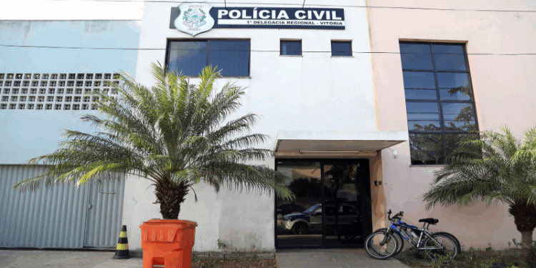 Homem tenta roubar cachorro da mãe para trocar por drogas em Vitória