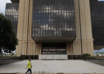 Estimativas do mercado para inflação e PIB permanecem estáveis