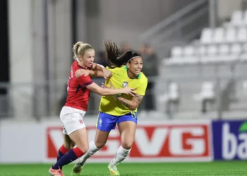 Seleção feminina perde para Noruega em penúltimo compromisso do ano