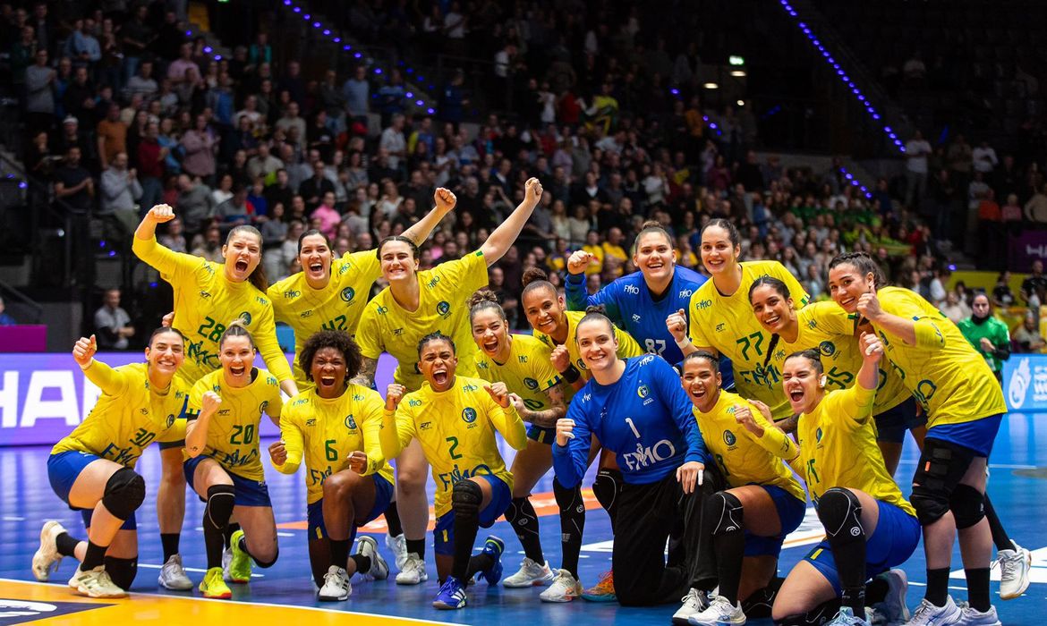 Seleção feminina brasileira vence Cuba em estreia do Mundial de Handebol em 27/11/2025