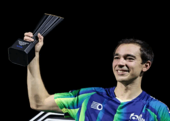 Hugo Calderano comemora título em Foz do Iguaçu, o 4º da temporada