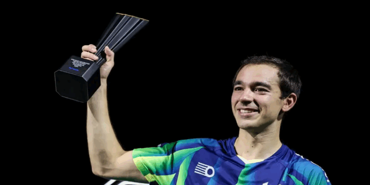 Hugo Calderano comemora título em Foz do Iguaçu, o 4º da temporada