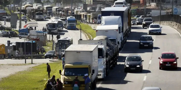 Dia do Caminhoneiro lembra importância de políticas para a categoria