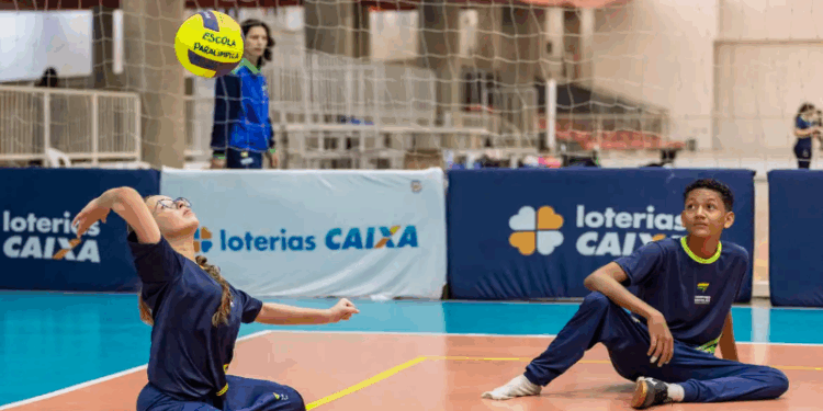 Gratuita, Escolinha Paralímpica leva esporte a jovens com deficiência