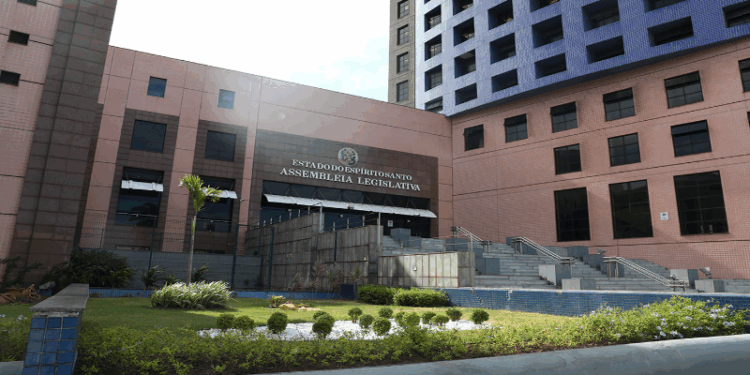 Ales adapta suas atividades de contratação à Lei de Licitações