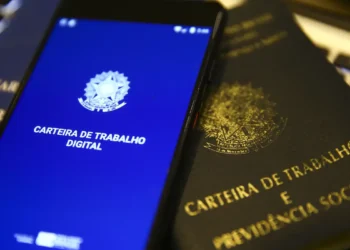 Brasil cria 85 mil empregos com carteira assinada em outubro
