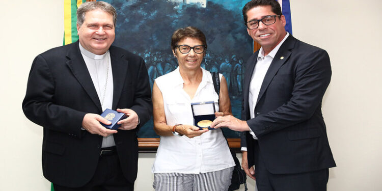 Novo arcebispo de Vitória conhece projetos da Assembleia