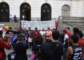 Entregadores protestam contra modalidade nova de trabalho do iFood