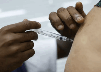 Casos de síndrome respiratória aguda grave caem no país, diz Fiocruz