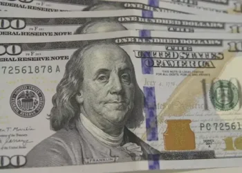 Dólar cai para R$ 6,02 e atinge menor valor em mais de um mês