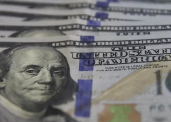 Dólar sobe para R$ 5,33 com espera de dados econômicos nos EUA