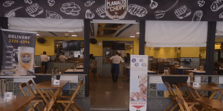 Tarifaço dos EUA pode encarecer alimentação em bares e restaurantes