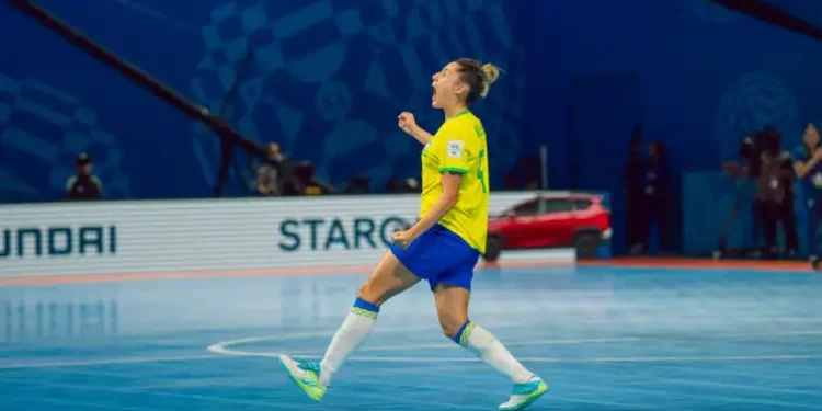 Brasil goleia Irã na estreia da Copa do Mundo de futsal feminino