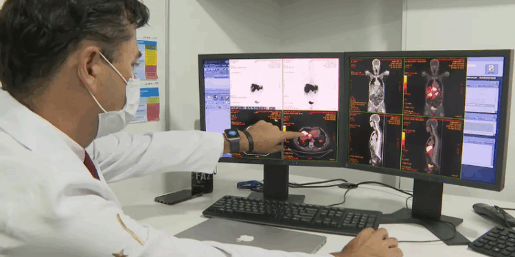 Rastreamento de câncer de intestino identifica lesões em 231 pacientes