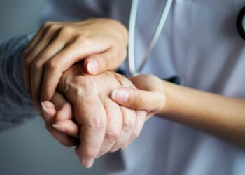 Postos de trabalho de enfermagem crescem 46% no Centro-Oeste em cinco anos, diz estudo