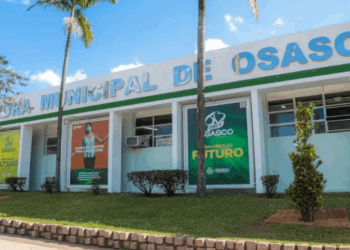 Dona de escola é flagrada agredindo alunos; prefeitura de Osasco cassa alvará de funcionamento