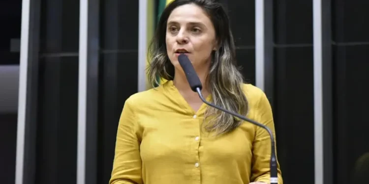 Projeto quer suspender salário de militares da ditadura