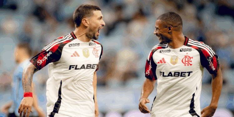 Fla vence com brilho de Arrascaeta para assumir ponta do Brasileiro