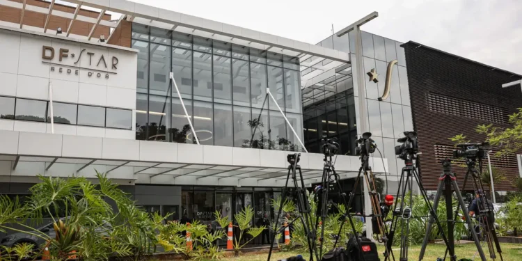 Bolsonaro apresenta crise de soluços e pressão alta após procedimento