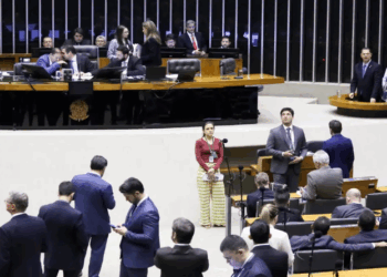 Câmara aprova bônus para servidor do INSS por revisão de benefícios