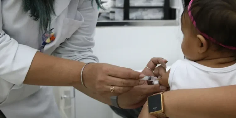 Sem gotinha: entenda como fica novo esquema vacinal contra a pólio