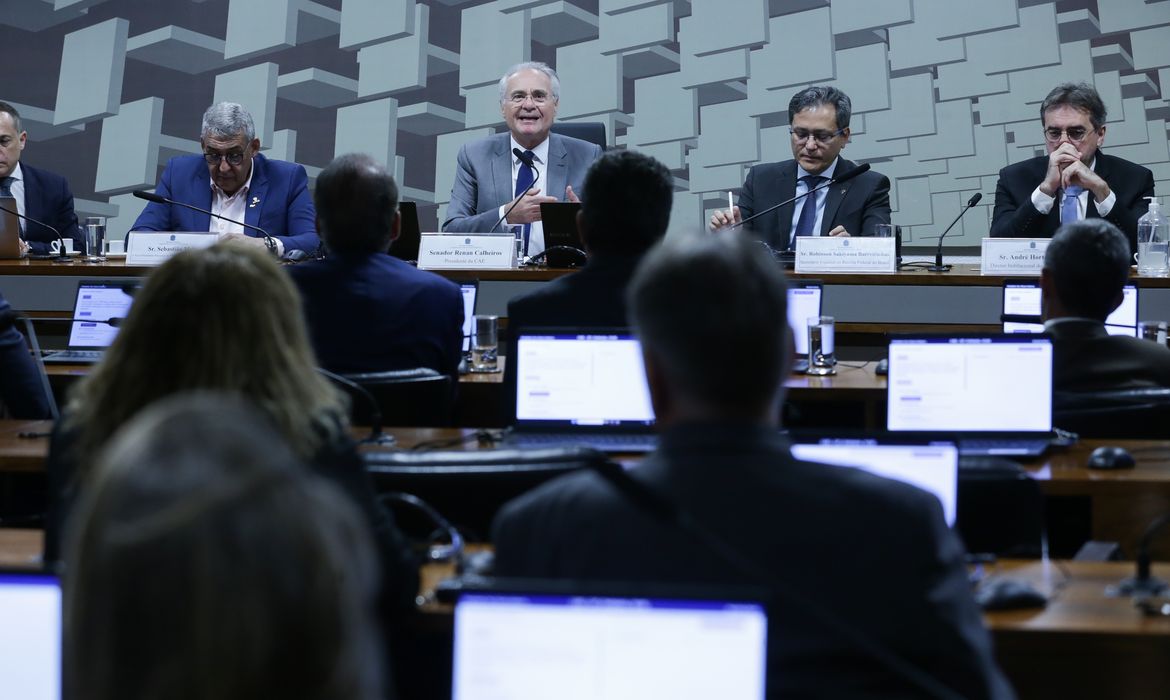 Lula Marques/ Agência Braasil. Brasília - 21/10/2025 - Comissão de Assuntos Econômicos (CAE) do Senado realiza audiência pública para debater o projeto de lei (PL 1.087/2025) que isenta do Imposto de Renda (IR) quem ganha até R$ 5 mil por mês. Foto: Lula Marques/ Agência Brasil.