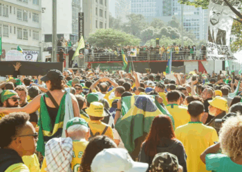 Ato em São Paulo pede anistia a Bolsonaro e exalta Trump