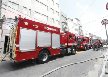 Explosão de galpão com fogos de artifício mata uma pessoa em São Paulo