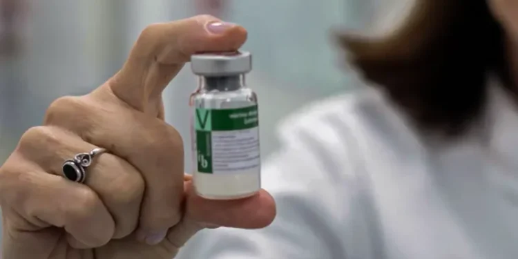 Rio alerta para 2ª dose da vacina contra dengue em crianças