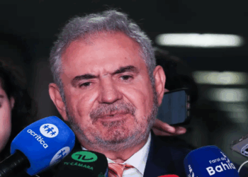 Relator do Orçamento 2025 projeta superávit primário de R$ 15 bilhões