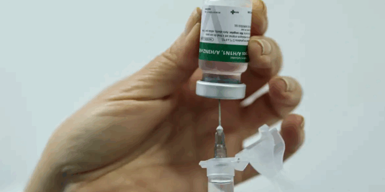 Estado do Rio tem postos volantes para ampliar vacinação contra gripe