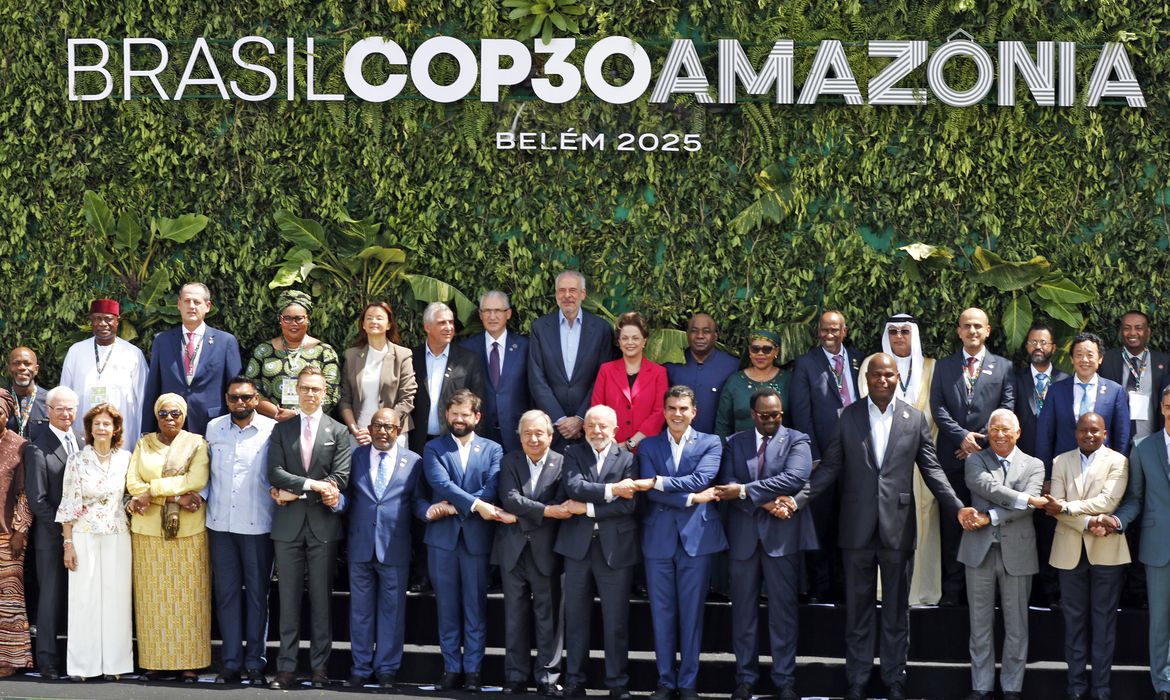 Bruno Peres/Agência Brasil Belém (PA), 07/11/2025 - Presidente da República, Luiz Inácio Lula da Silva, participa acompanhado de chefes de estado da foto de família na COP30. Foto: Bruno Peres/Agência Brasil
