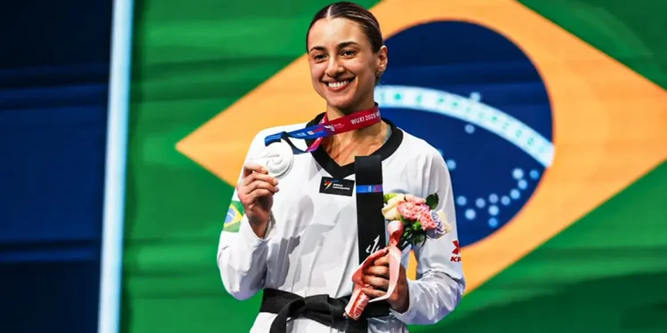 Milena Titoneli é prata no Mundial de taekwondo, o 3º pódio do Brasil