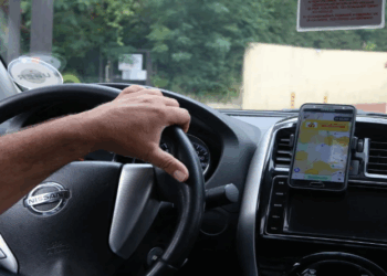 Motorista de aplicativo é esfaqueado durante assalto ao atender corrida