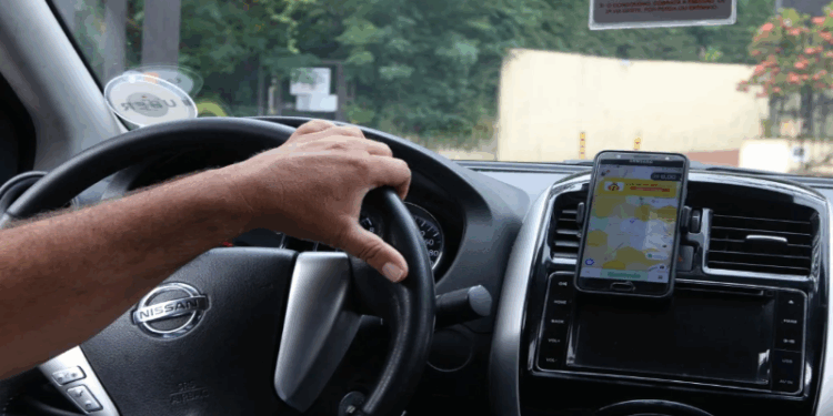 Motorista de aplicativo é esfaqueado durante assalto ao atender corrida