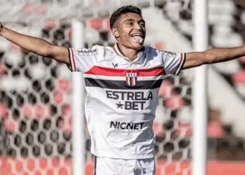 Jogador do Bragantino que sofreu grave acidente deixa UTI