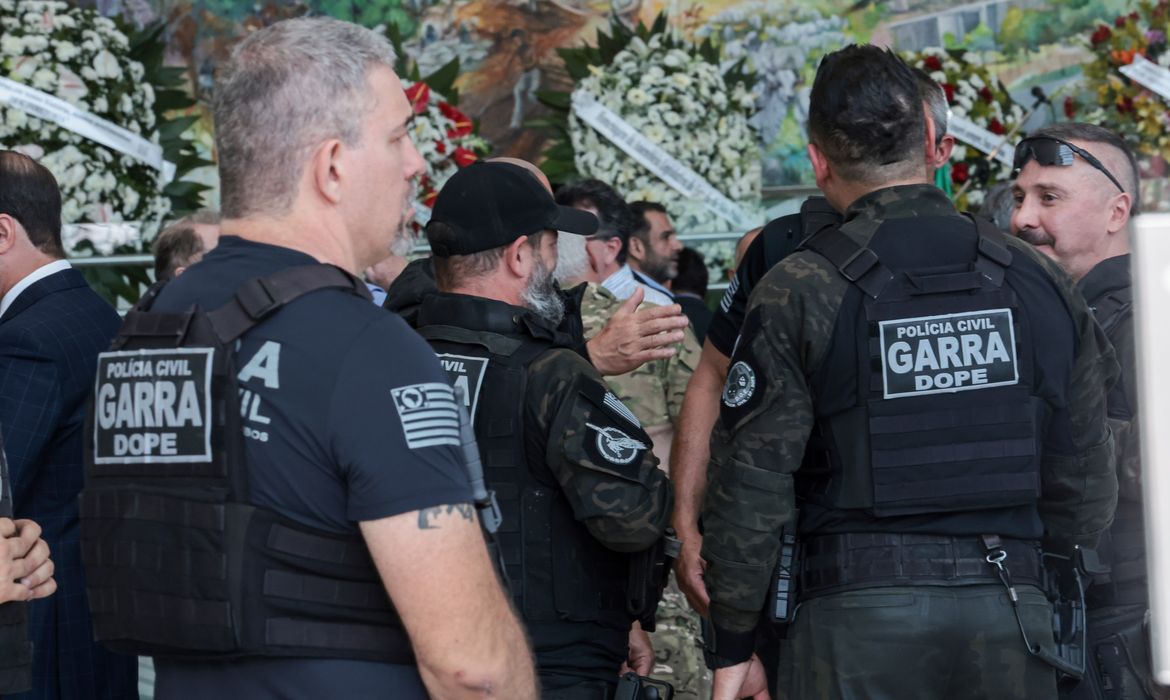 São Paulo (SP), 16/09/2025 - Policiais particpam do velorio do ex-delegado Ruy Ferraz é velado no Hall Monumental do Palácio 9 de Julho , Assembleia Legislativa de São Paulo. 
Foto: Paulo Pinto/Agência Brasil