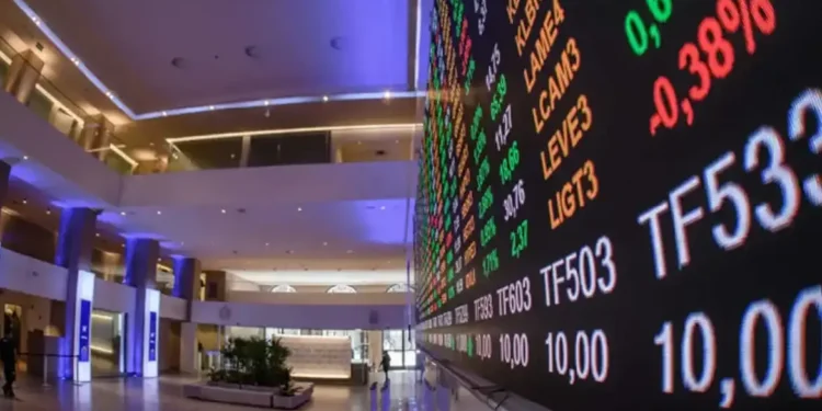 Bolsa sobe 1,7% e bate recorde com cenário externo favorável