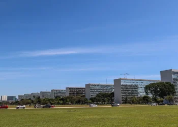 Governo reduz para R$ 7,7 bi congelamento de despesas no Orçamento