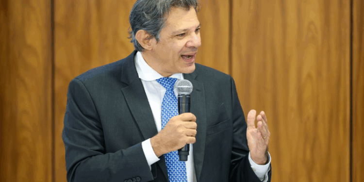 Haddad sai em defesa de arcabouço fiscal e se compromete com metas