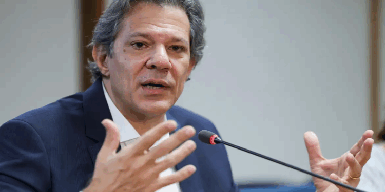 Haddad desmente fake news sobre taxa para veículos com mais de 20 anos