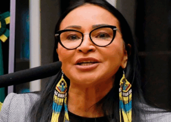 Silvia Waiãpi, “indígena de Bolsonaro”, diz que perda de mandato é fruto de preconceito