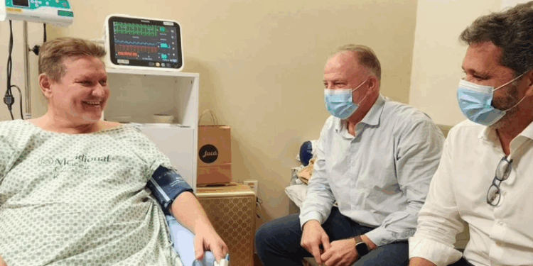 Casagrande visita Euclério em hospital após transplante de rim