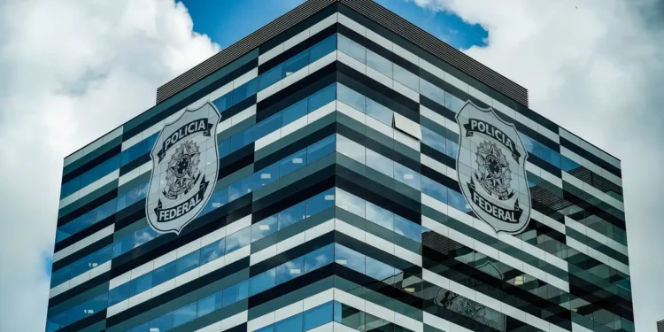 PF cumpre mandados de busca sobre fraude em licitação em São Sebastião