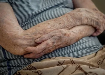 Vigilância Sanitária fecha abrigo com idosos em condições precárias