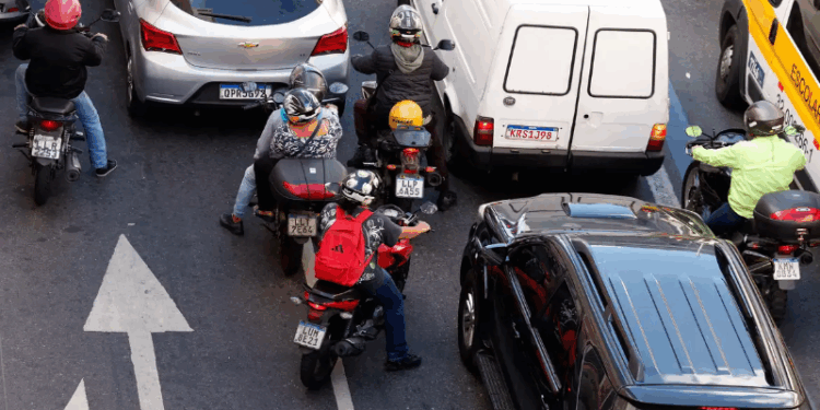 Moto cresce como opção perigosa para quem teve mobilidade negada