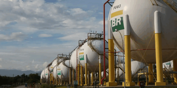 Petrobras reduz em 14% preço do gás natural para distribuidoras