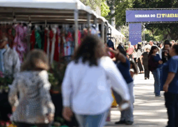Nível de emprego resiste a impacto do juro alto, dizem especialistas